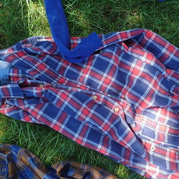 Five (5) stylish medium men's shirts- slim fit - Picture 5 of 6